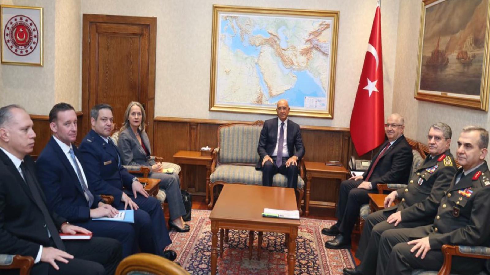 Barrack ile Bakan Güler’in oturma düzenine gelen eleştirilere Ahmet Hakan’dan tepki: MSB’nin bu tür görüşmelerde uygulaması buymuş