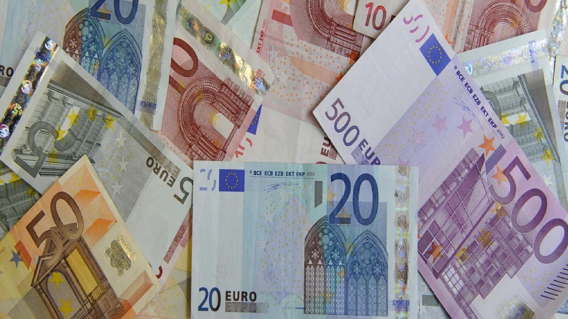 Bulgaristan Euro’ya geçti: Toplum ikiye bölündü