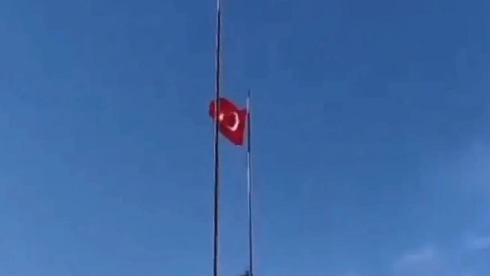KCK: Bayrağının indirilmesi bir provokasyondur, bir değer olan bayrağın kendisine de hakarettir