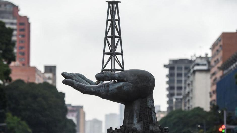 Trump neden Venezuela’yı ABD petrolünü çalmakla suçluyor?