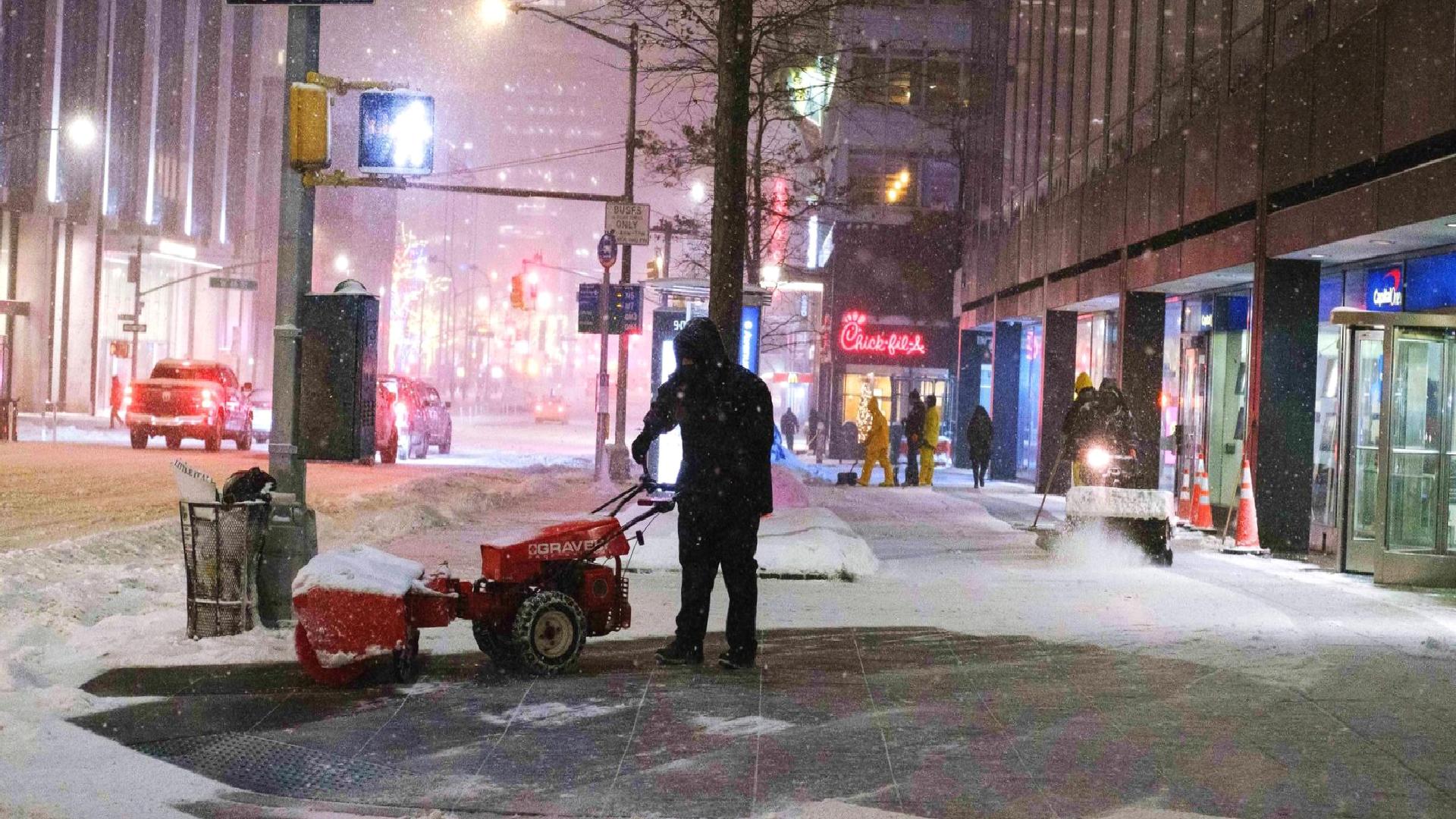 ABD’de büyük kar fırtınası: Doğu kıyısı kara teslim