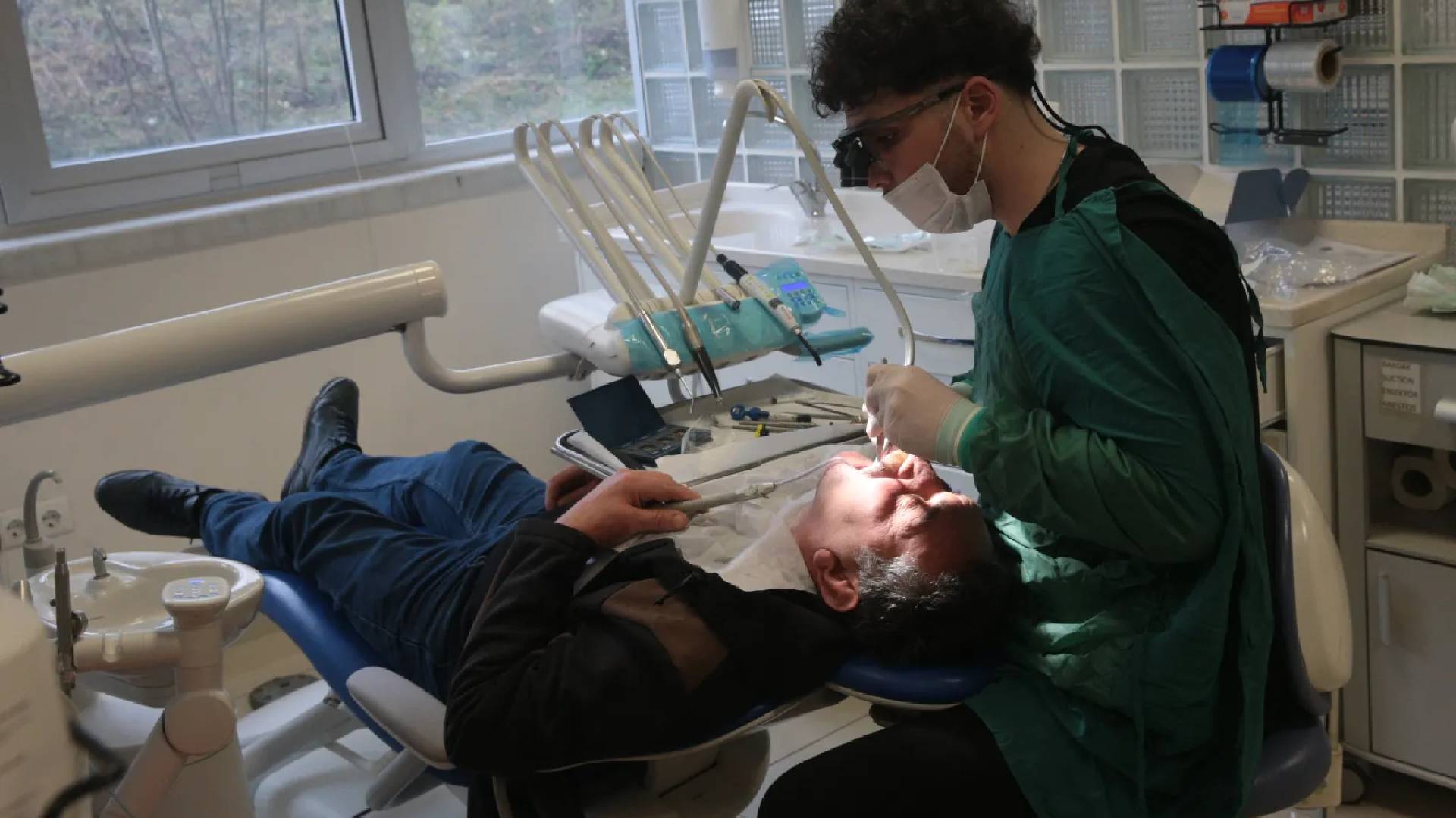 Araştırma: Dişleri günde 3 kez fırçalamak demans riskini azaltabilir