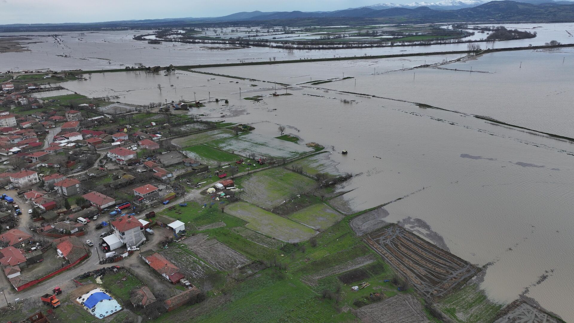 Debisi 2 metreküpten 212 metreküpe çıktı: Tunca ve Meriç nehirleri taştı, ikaz seviyesi kırmızıya çıkarıldı