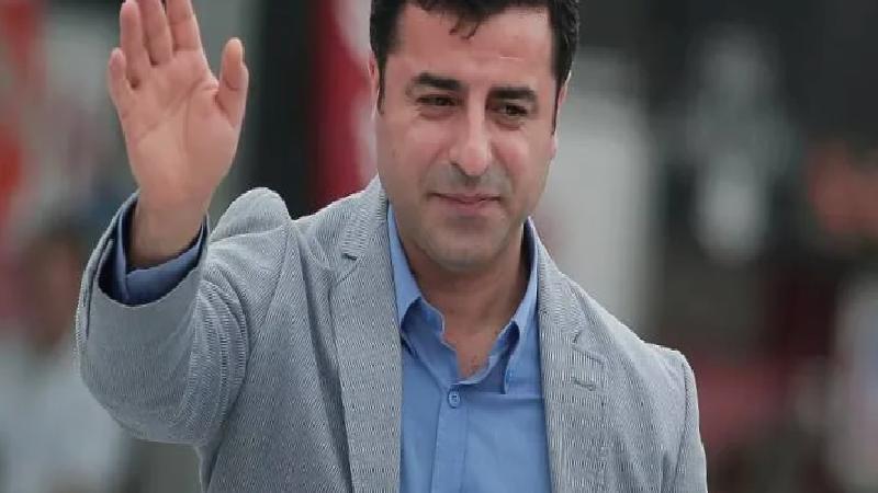Demirtaş, Bülent Arınç’ın sözleri ardından “Onurumu kimseye çiğnetmeden çıkarım” demişti: Sessizlik kararı aldığı iddia edildi