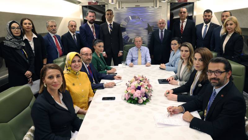 Emin Çölaşan: Erdoğan’ın uçağındaki gazeteciler soru-yanıt rezaletini kamuoyuna açıklasın, mesleğin namusunu çiğnetmesin