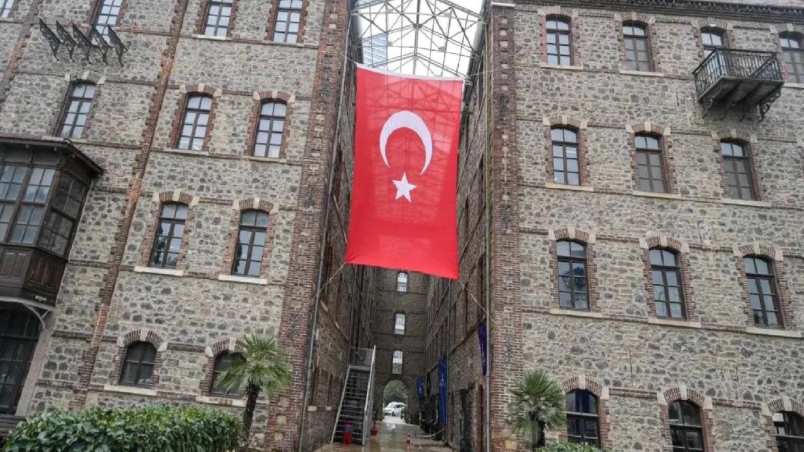 İzmir Büyükşehir’e ait tarihi binalar, Vakıflar Genel Müdürlüğü’ne geçti