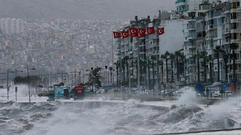 İzmir Valiliği’nden kuvvetli yağış ve lodos uyarısı: Saat verdiler!