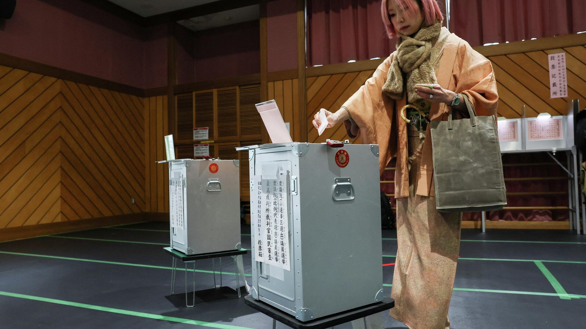 Japonya’da erken seçim: İktidar koalisyonunun alt mecliste 3’te 2 çoğunluğu bekleniyor