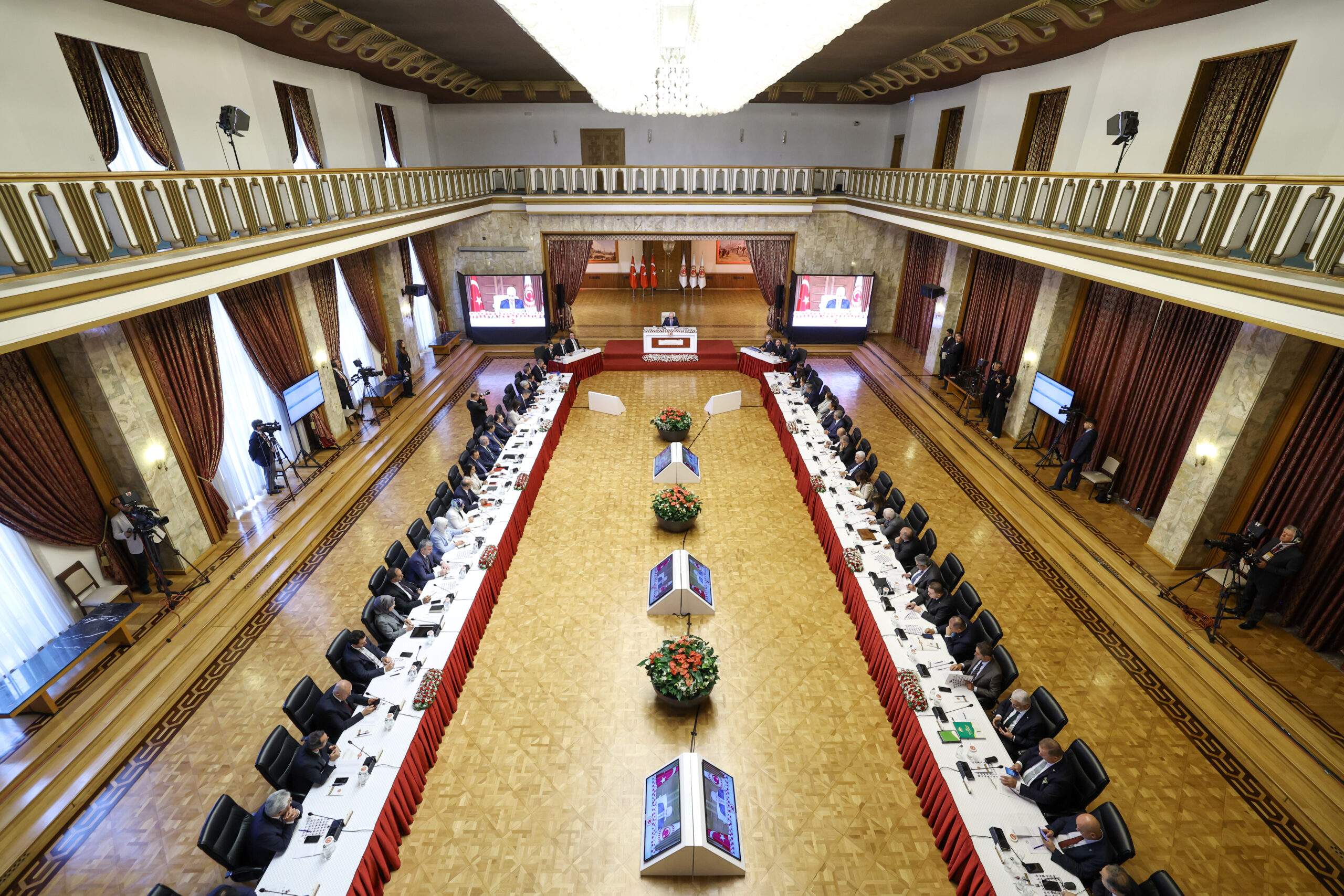 Meclis komisyonunda CHP’yi temsil eden Murat Emir: Demokratikleşme ve terörle ilgili yasalar eş zamanlı yapılacak