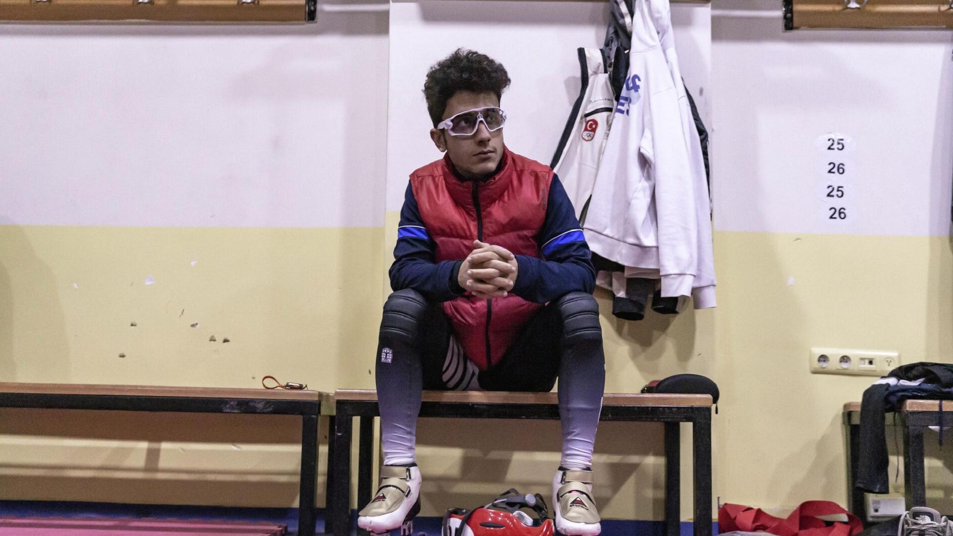 Olimpiyatlarda yarışacak milli sürat patenci Furkan Akar: ‘Annem aşçım babam şoförüm oldu, aile olarak sporun içindeyiz’