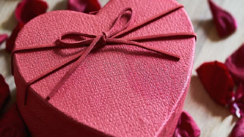 Sevgililer Günü için hediye araştırması: Pahalı olan değil, düşünülmüş olan kazanıyor