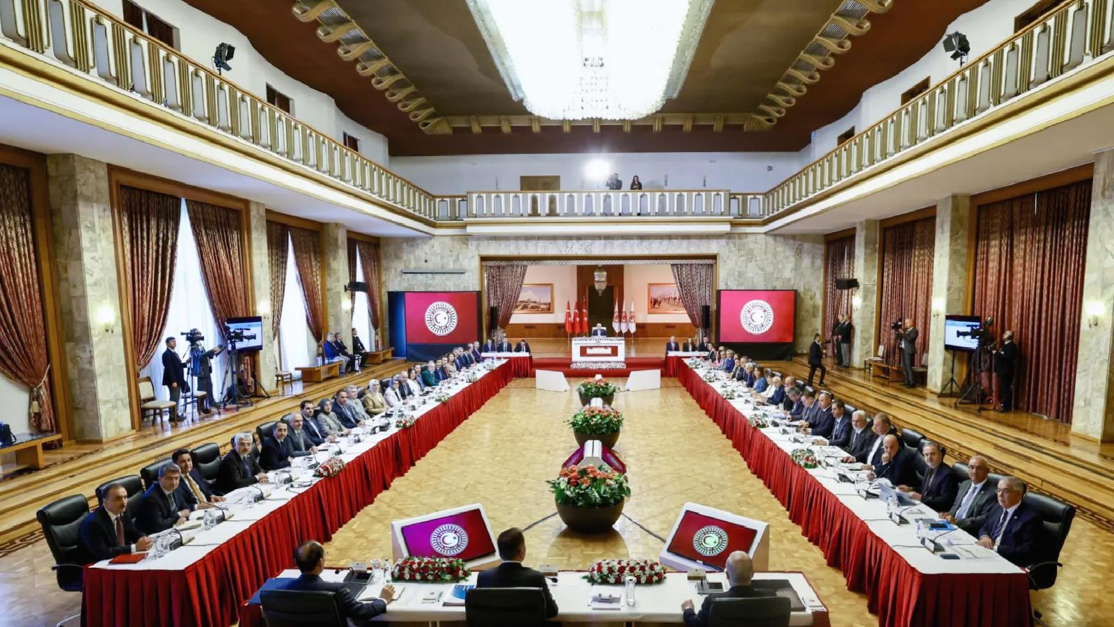 Süreçte “geçiş yasası” önerisi: Fesih devletçe teyit edilecek; “PKK ve bağlantılı” suçlamalarla hapis yatan 4 bin 200 mahkûm için tahliye gündemde