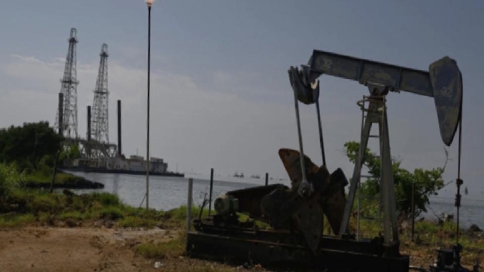 ABD’den bir petrol hamlesi daha: Venezuela devine ticaret lisansı