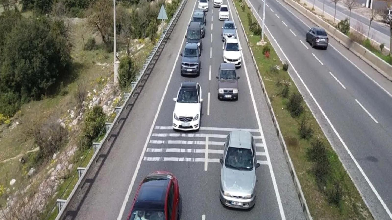 Bayram tatili başladı, trafik yoğunlaştı: Bodrum’a 25 bin araç giriş yaptı