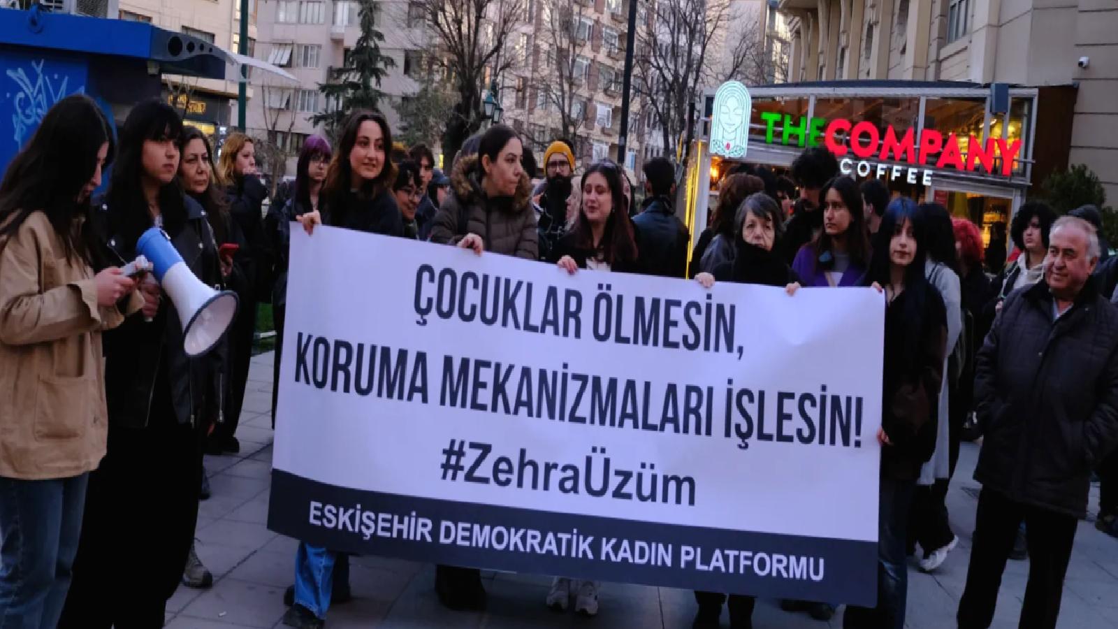 Eskişehir’de kadınlar ve çocuklar Zehra için sokaklara çıktı: Babasından şiddet görmesine rağmen korunmadı!