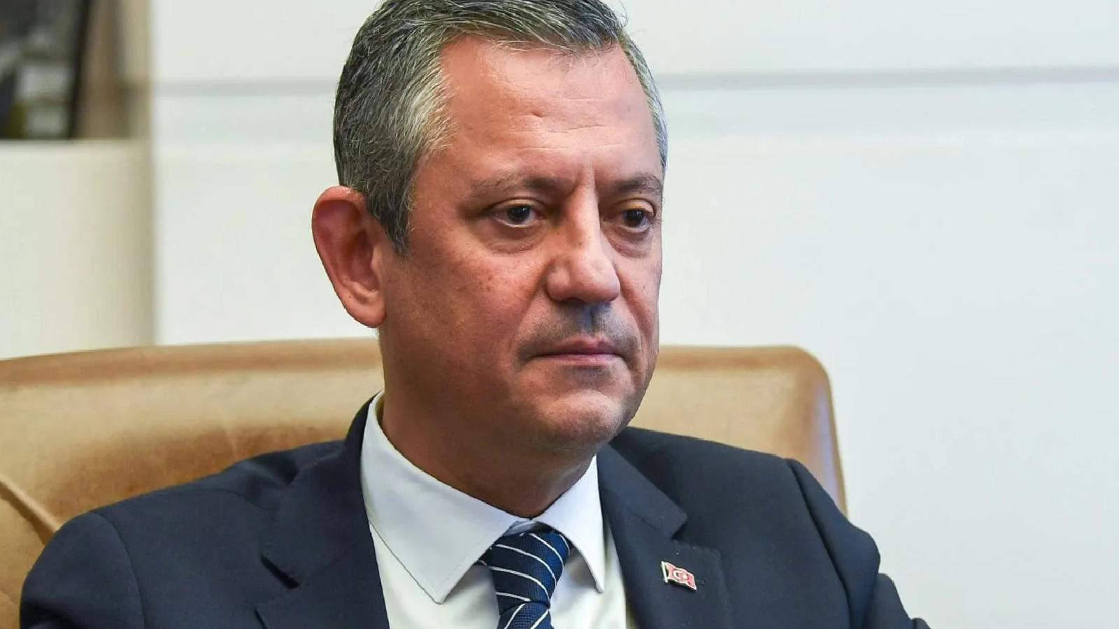 Özel’den İsmail Arı’ya destek: Gazetecilik faaliyeti, birilerinin hoşuna gitmedi diye suç olmaz!