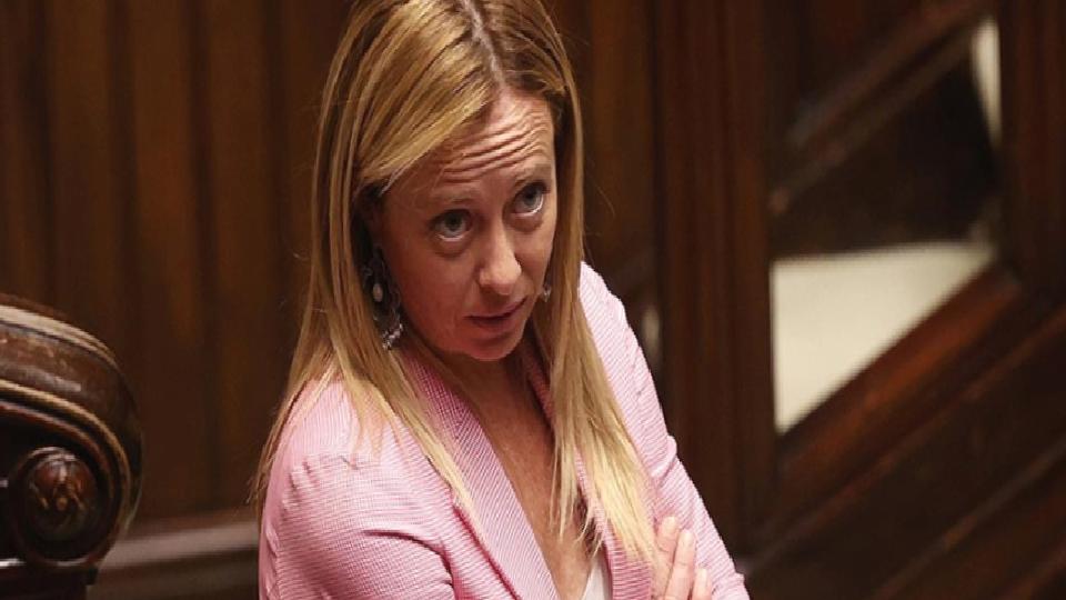 Referandum yenilgisinin ardından Meloni hükümetinde istifalar geldi