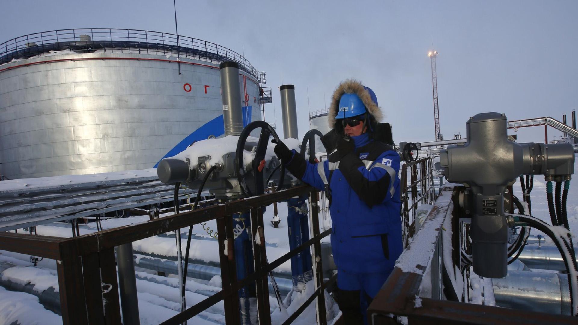 Rusya, 1 Nisan’dan itibaren benzin ihracatını yasaklıyor