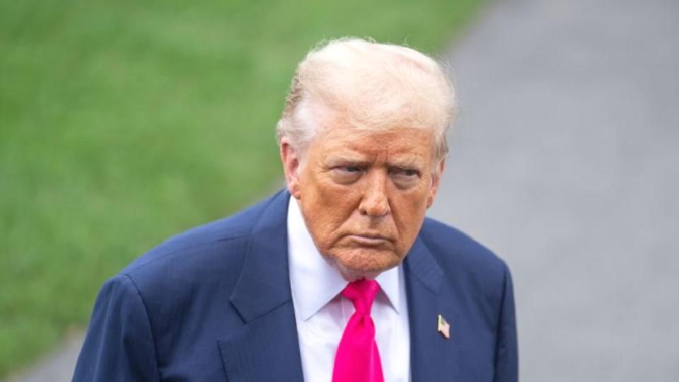Trump: İran benimle anlaşma yapmak için yalvarıyor