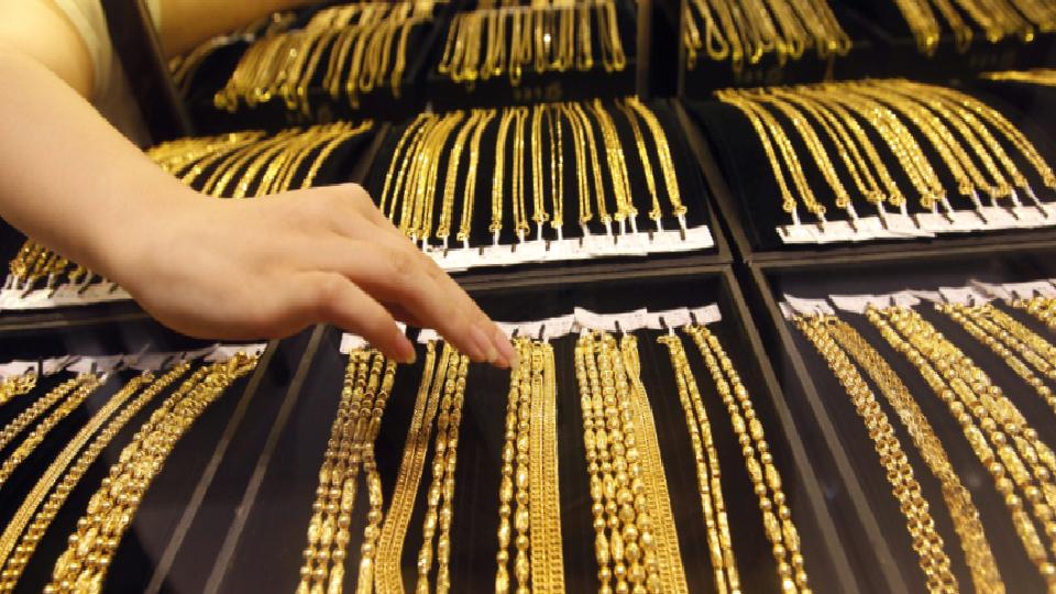 Altın doların zayıflamasıyla desteklendi: Gözler ABD-İran görüşmelerinde