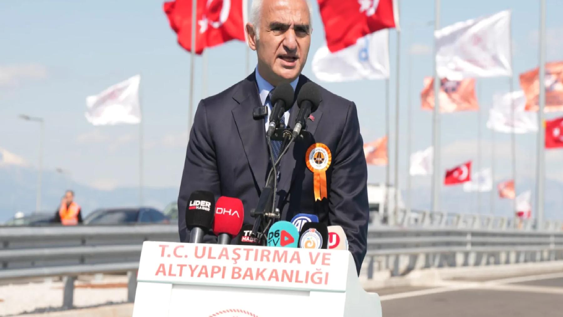 Bakan Ersoy: Sektörümüzün nakit akışını güçlü tutmayı hedefliyoruz; 8 yıllık süreçte turizm gelirlerimiz yüzde 109 arttı