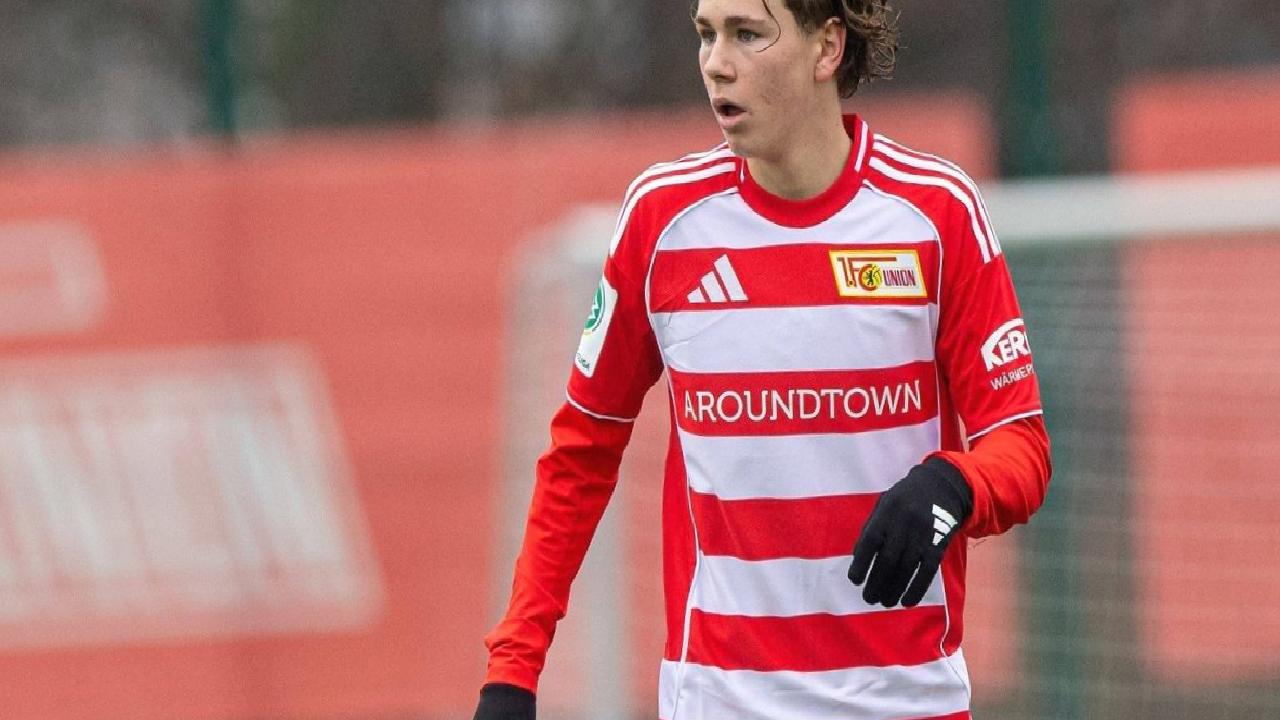 Bundesliga’da tarihi an: Maçta 2010 doğumlu oyuncu forma giydi