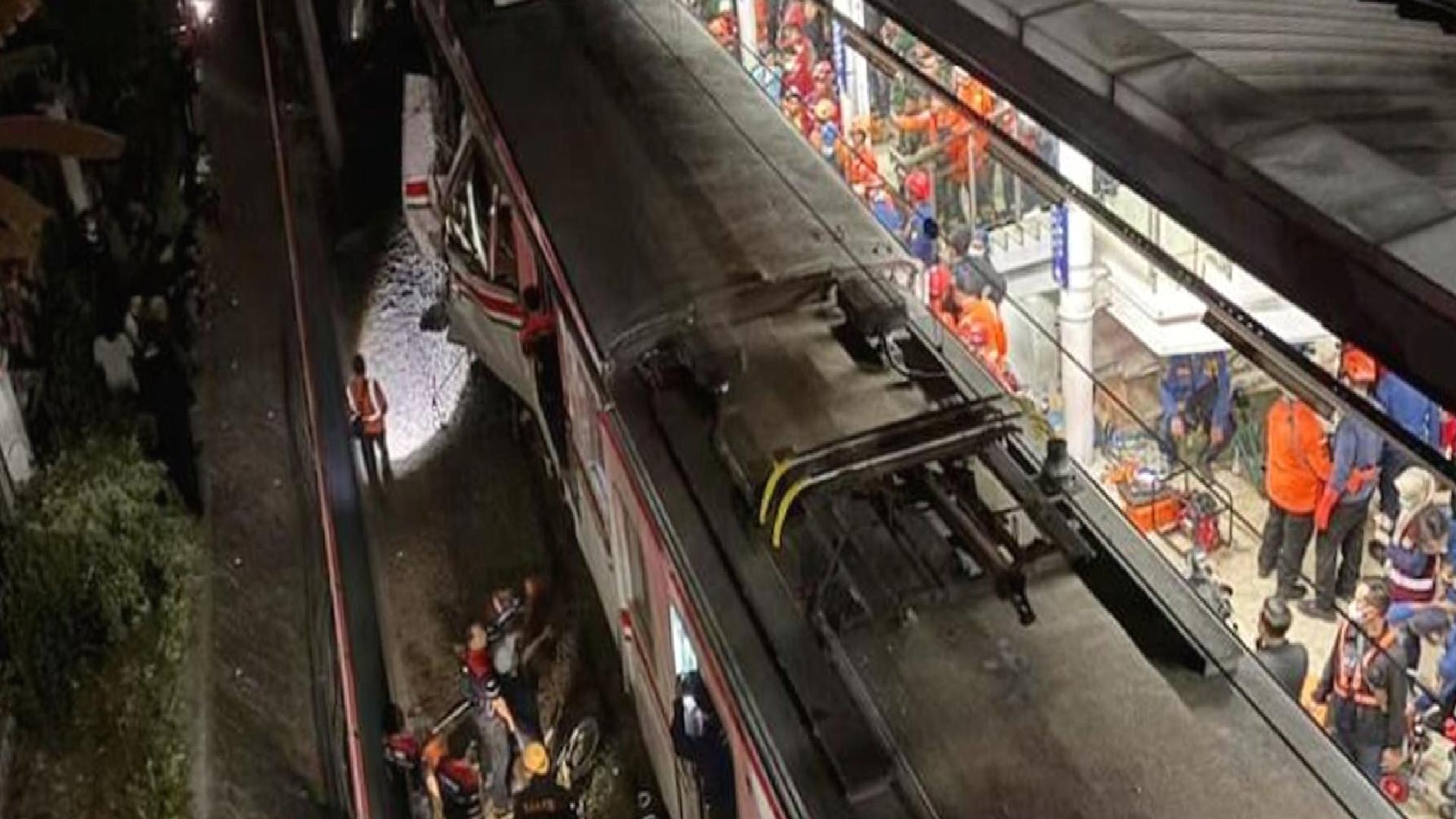 Cakarta’da iki tren çarpıştı: 4 ölü, 38 yaralı