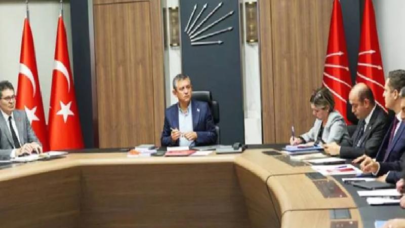 CHP MYK’da neler konuşuldu: Özel, “Mutlak butlan gündemimizde yok” dedi; Mansur Yavaş’la yaptığı telefon görüşmesini anlattı