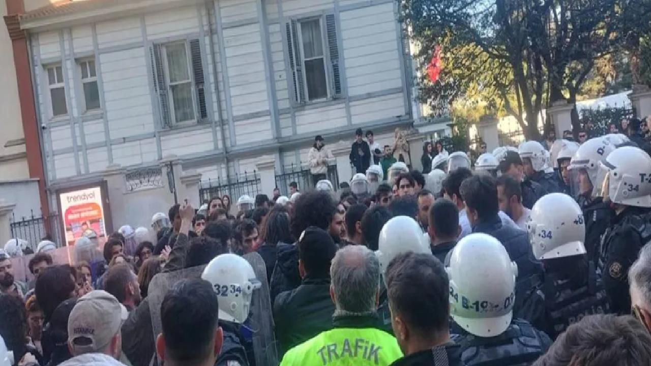 CHP’li Özgür Çelik’ten İlayda Zorlu eylemi tepkisi: Öğrencilerin şiddet beyanları yok sayıldı, ‘kendilerini yaraladılar’ denildi