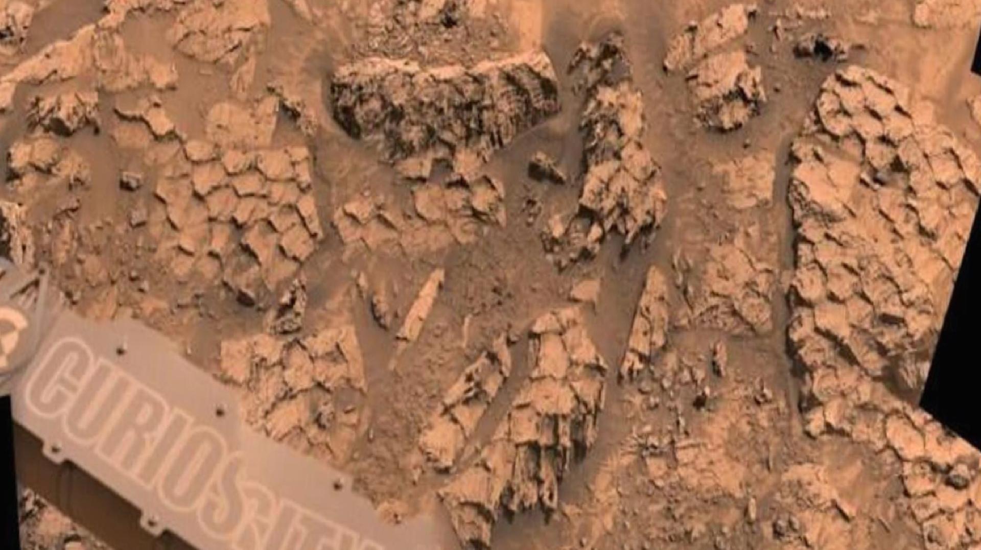 Curiosity, Mars yüzeyinde dev ‘ejderha pullarını’ keşfetti