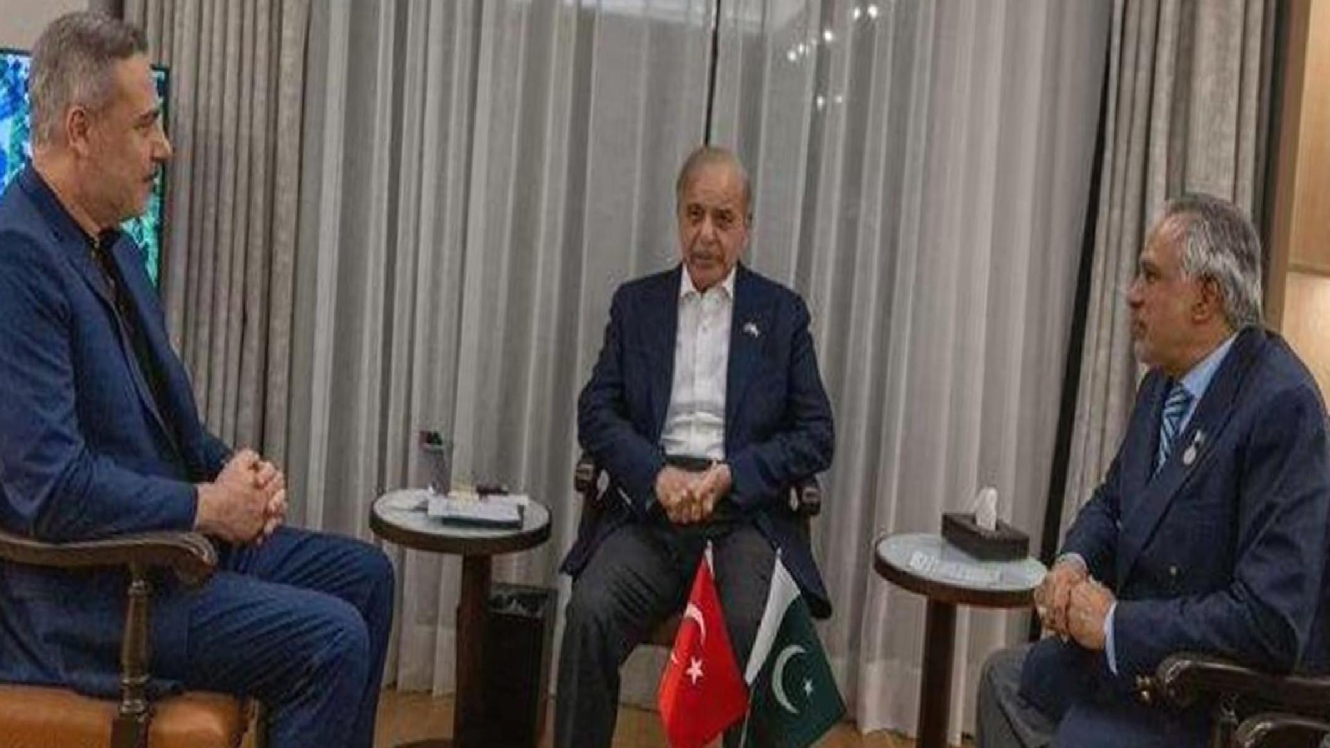 Dışişleri Bakanı Fidan ve Pakistan Başbakanı Şerif’le bir araya geldi