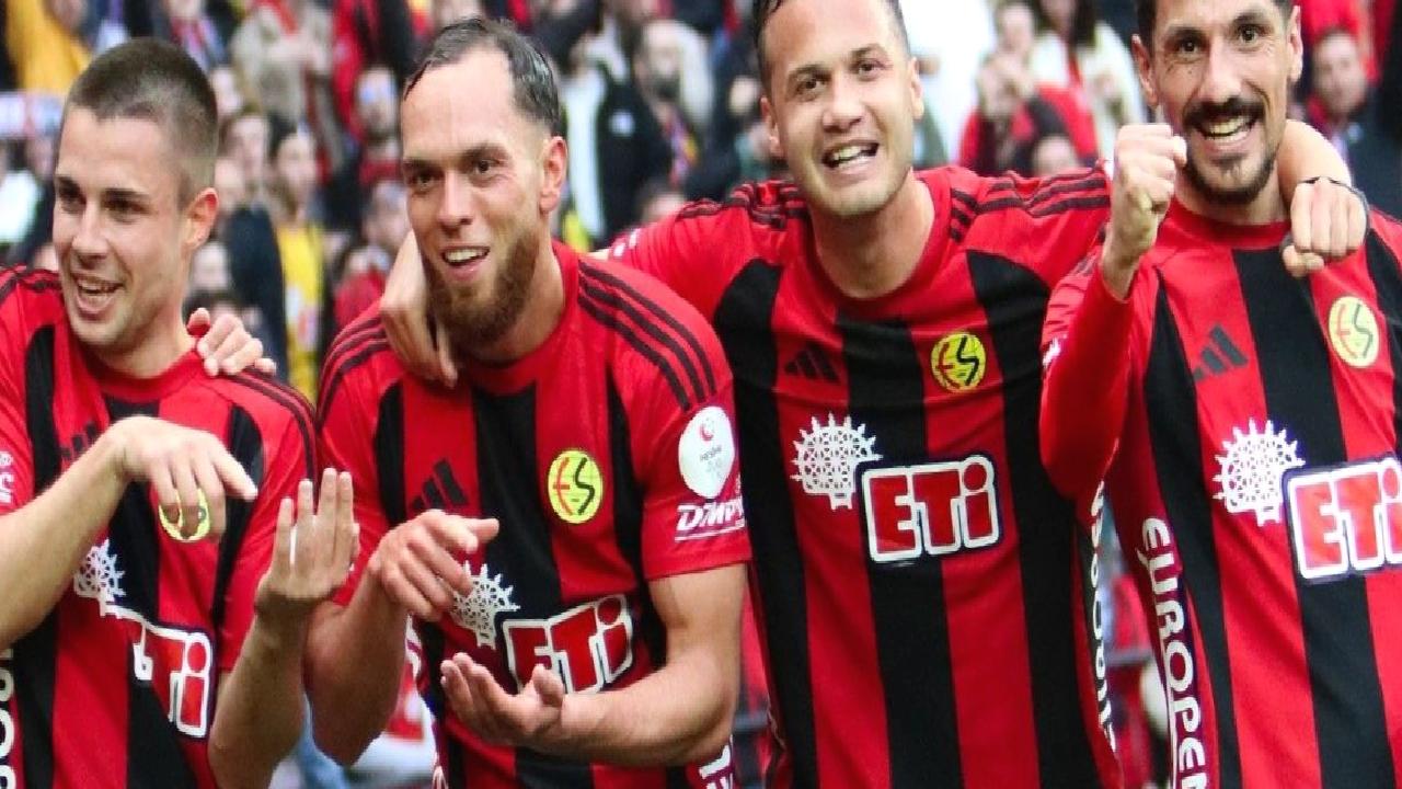Eskişehirspor lidere 4 attı, şampiyonluk umudunu sürdürdü!