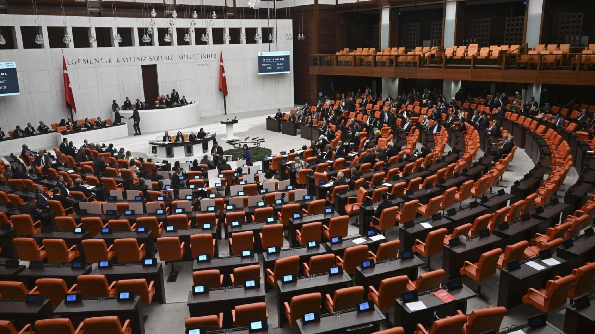 Fahiş site aidatlarına yönelik düzenlemeleri de içeren kanun teklifinin ilk 5 maddesi kabul edildi