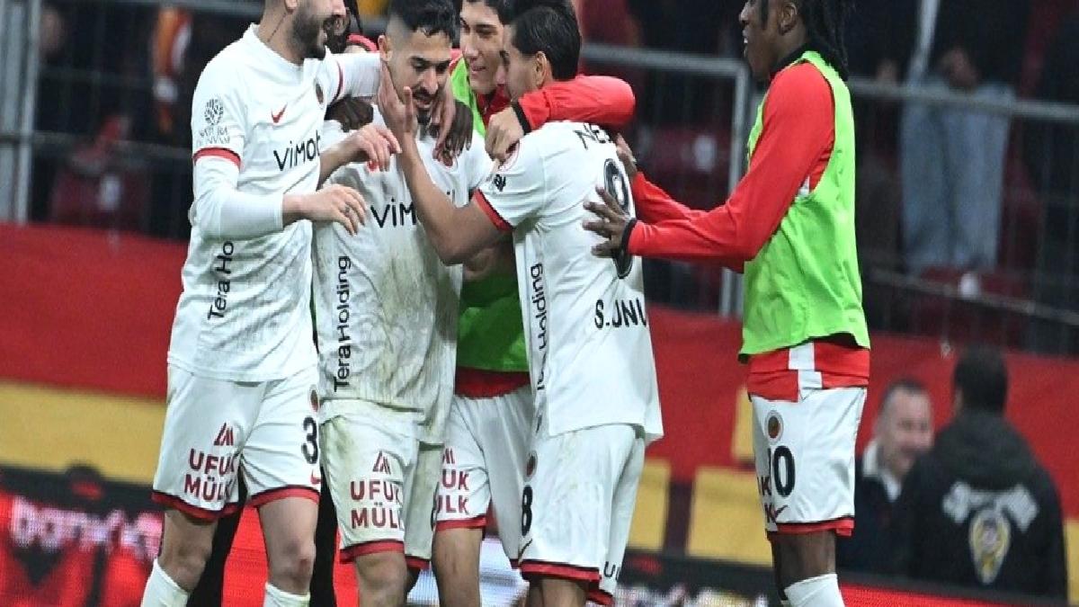 Fıratcan Üzüm: “Bu sevinci bir yana bırakıp lige odaklanmalıyız”