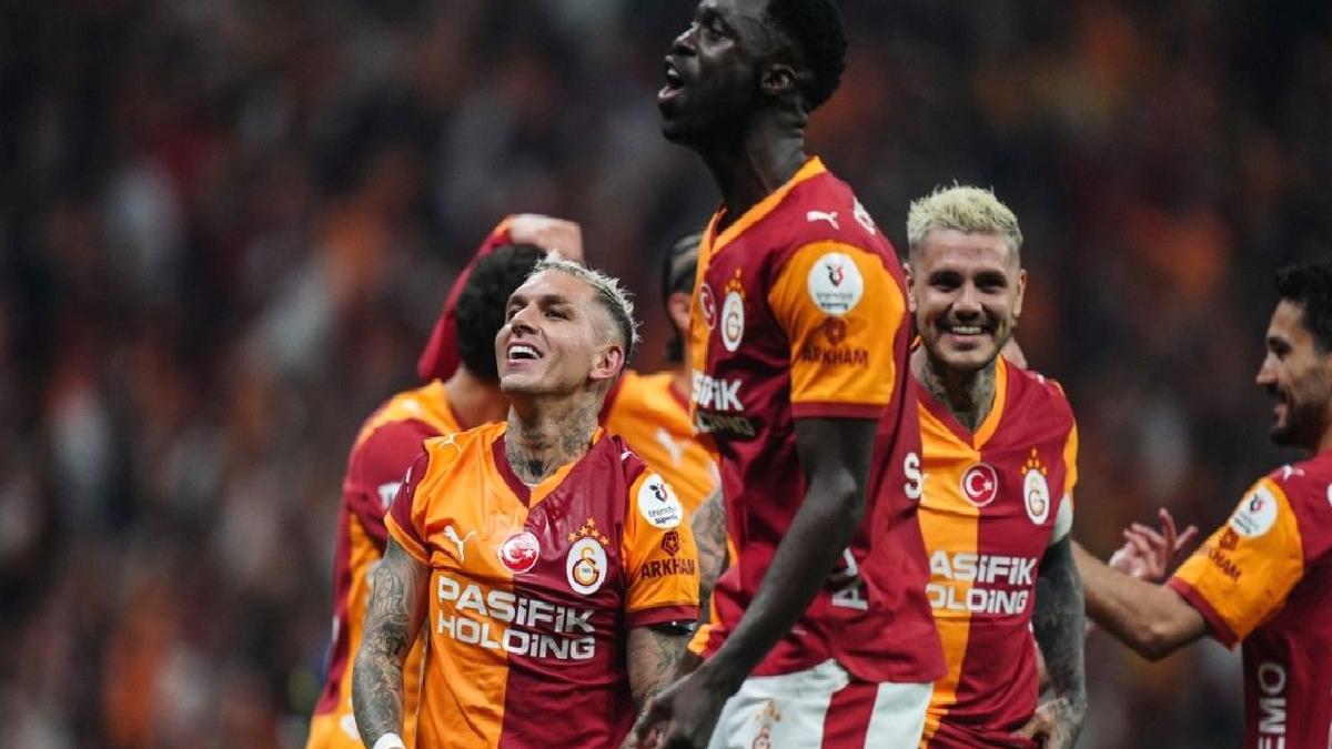 Galatasaray evindeki yenilmezlik serisini derbide sürdürdü