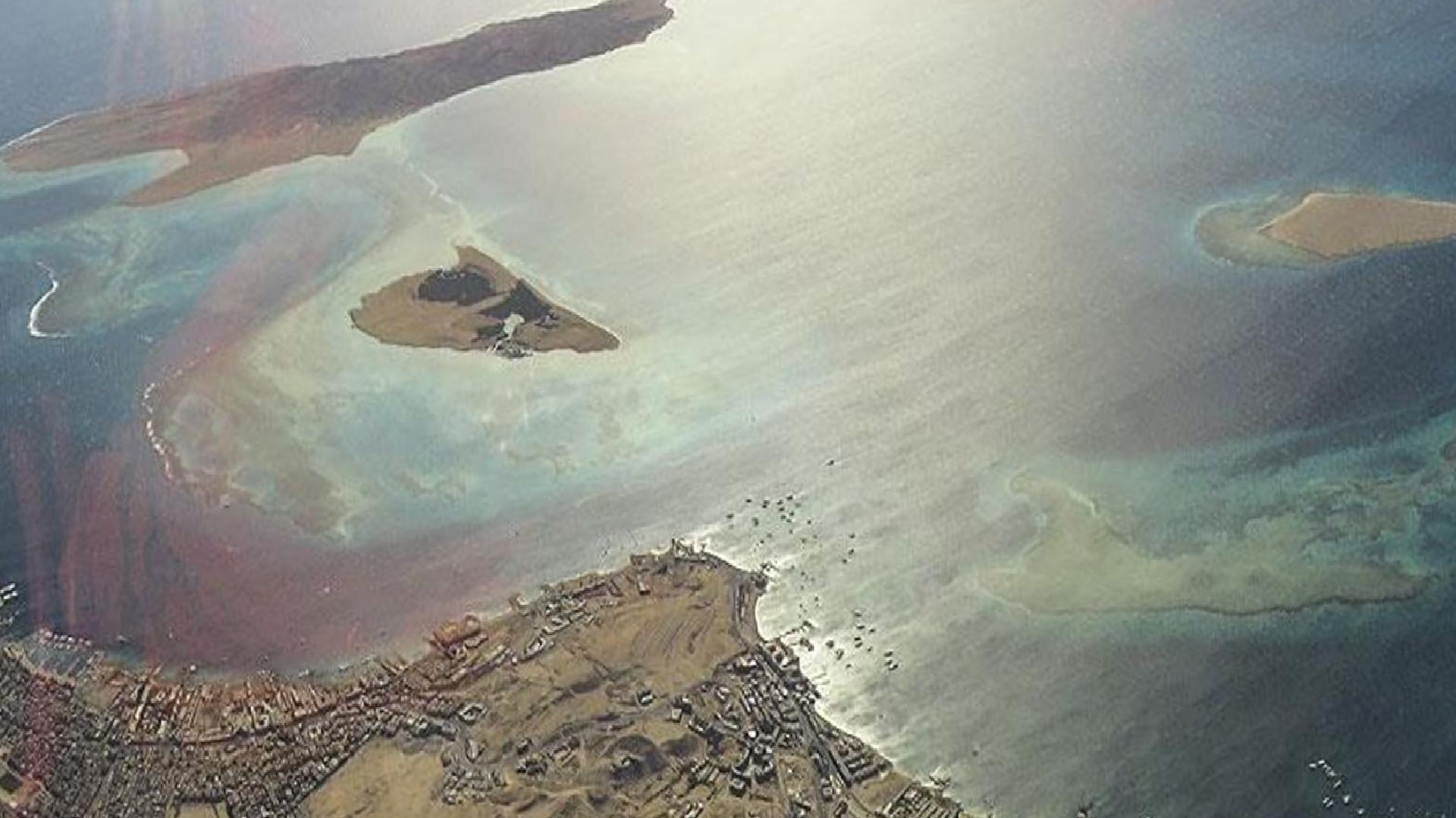 İran, Hürmüz Boğazı’nda petrol tankerlerinin geçişlerini askıya aldı