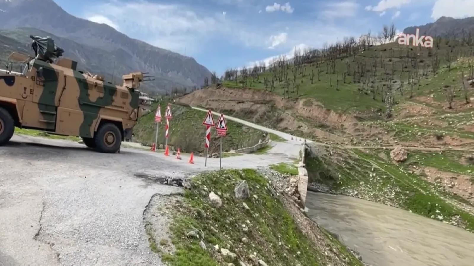 Köprü çöktü, mahalle mahsur kaldı: Öğrenciler 10 gündür okula gidemiyor, hastalar sırtta taşınıyor