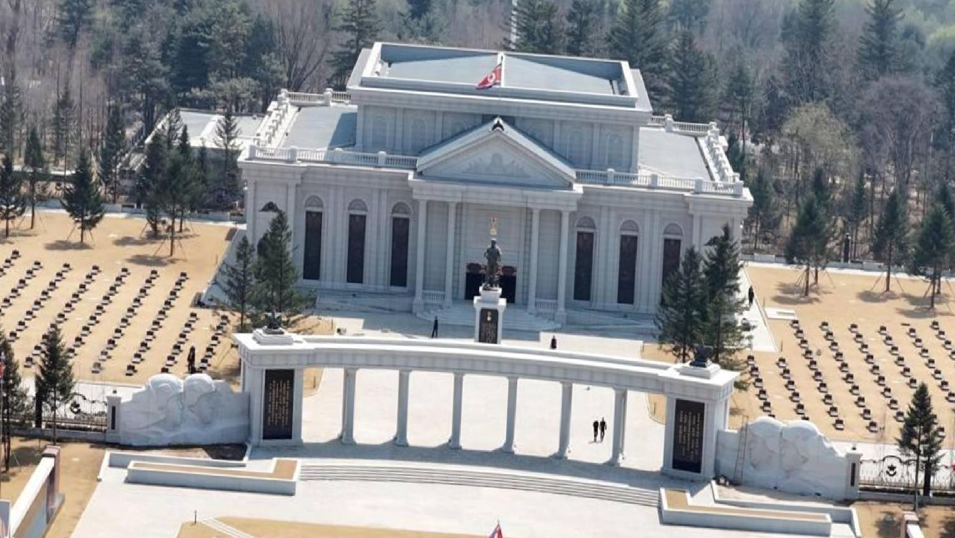 Kuzey Kore’de ‘Kursk’ anıtı açıldı, Putin Kim’e teşekkür etti