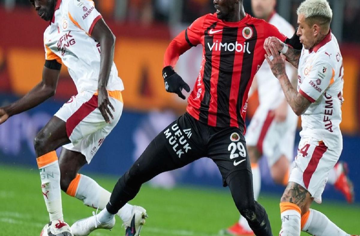 Lucas Torreira: ”4 puan farkla ve şampiyon olarak çıkacağız o maça”