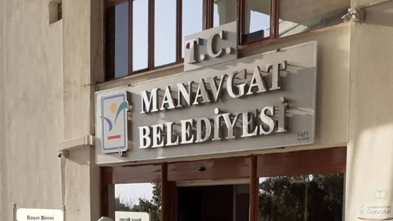 Manavgat Belediyesi’ne yeni dalga operasyon: Belediye çalışanları, turizmciler ve müteahhitler dahil 21 kişi gözaltında