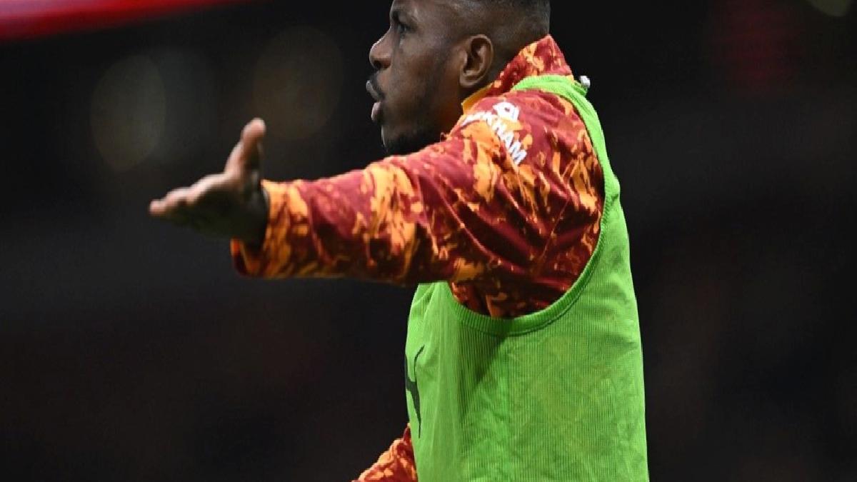 Okan Buruk, Osimhen ve sağlık ekibi görüştü! Derbide kaç dakika oynayabilir?