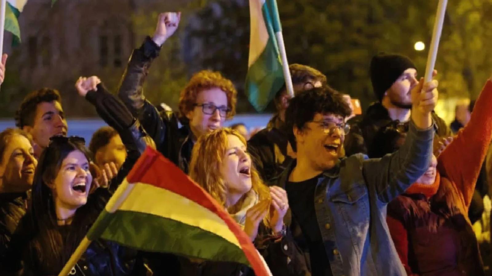 Özel ve İmamoğlu, Macaristan seçimlerinin galibi Magyar’ı tebrik etti: Zaferiniz, hepimizin zaferi; halkın iradesi tek adamlardan güçlü