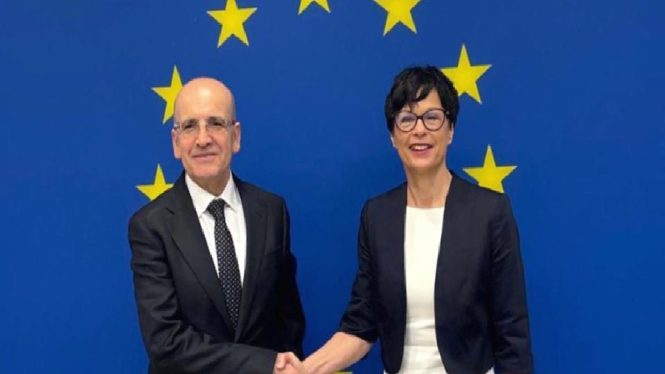 Şimşek, AB Komisyonu Üyesi Kos ile bir araya geldi