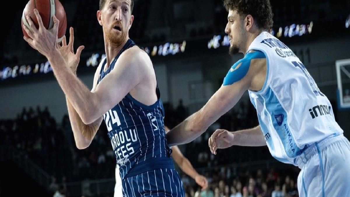 Anadolu Efes yarı finalde!