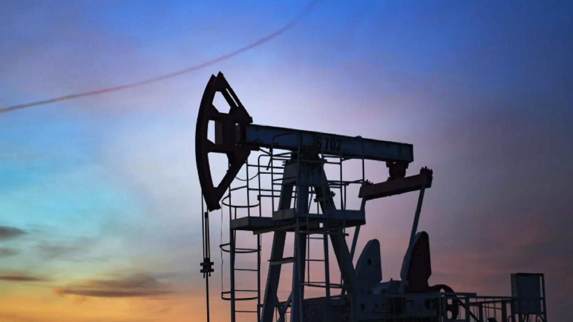 Batı medyası: AB, Rus petrol fiyatlarına uygulanan kısıtlamaları geçici olarak kaldırmayı değerlendiriyor