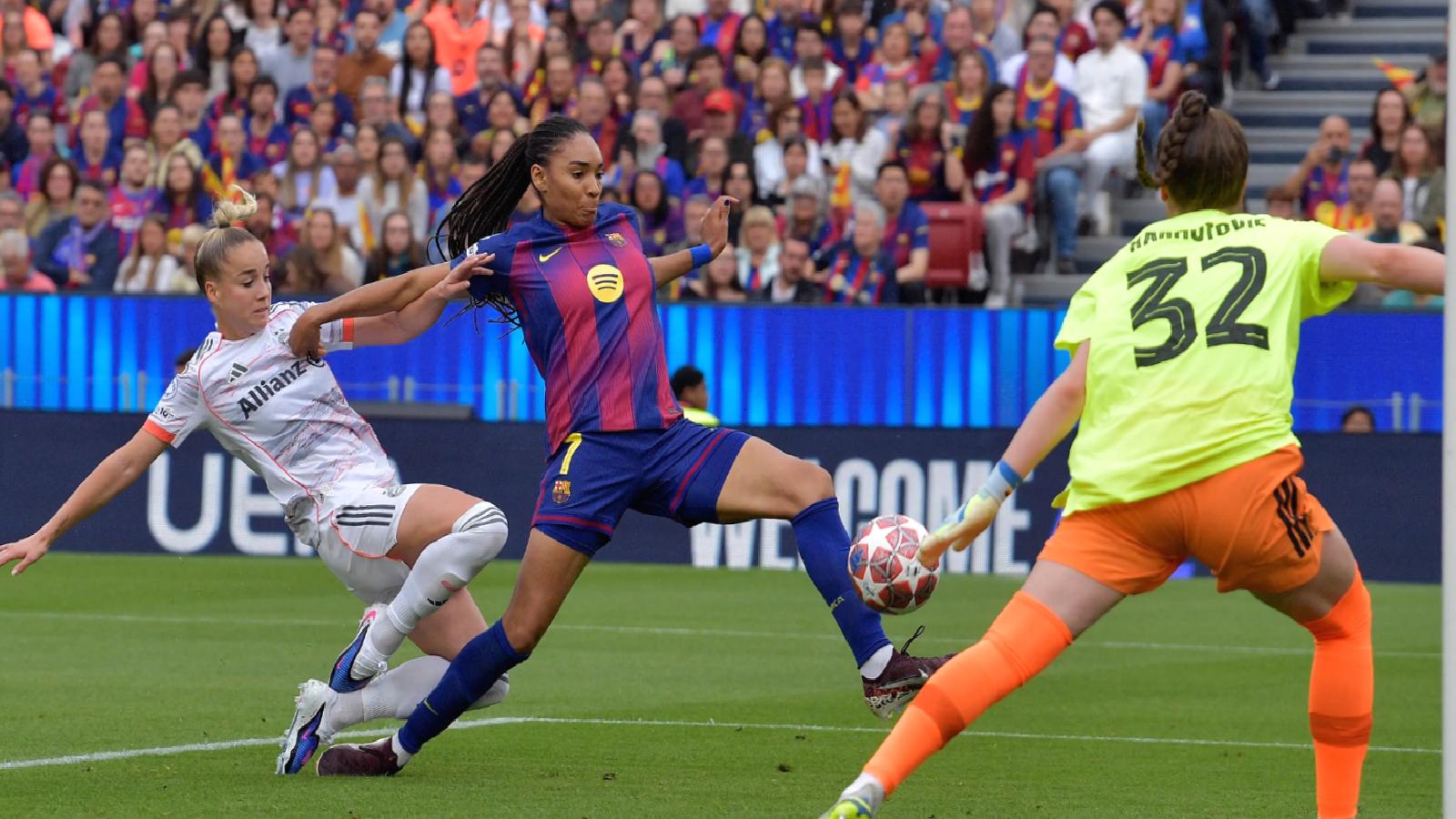 Bayern kalecisi Barcelona maçında rakip formasıyla oynadı