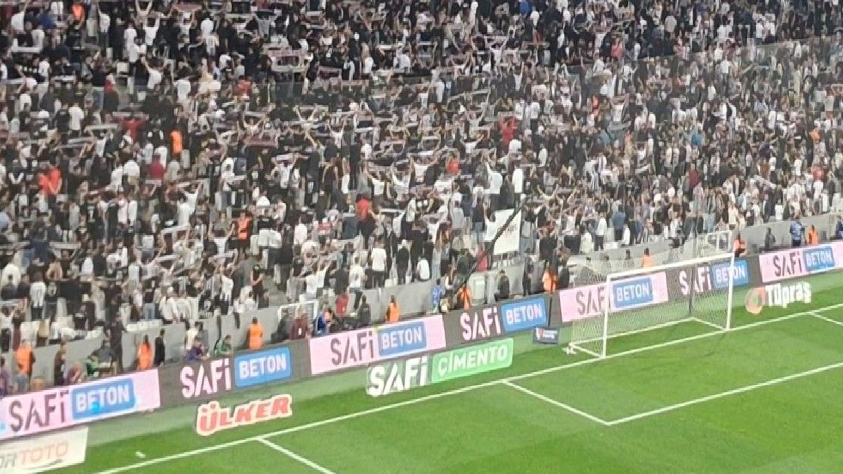 Beşiktaş taraftarından çok konuşulacak protesto!