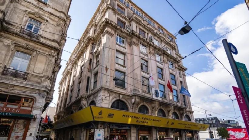 Beyoğlu’nun simge yapılarından Metro Han’ın mülkiyeti İBB’den alınıp II. Bayezid Vakfı’na devredildi