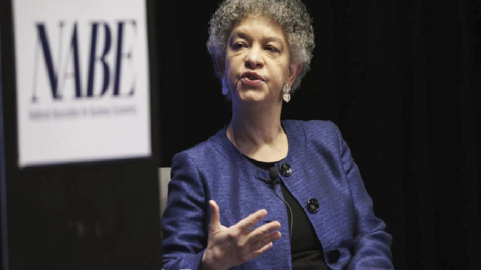 Boston Fed Başkanı Collins: Faiz bir süre daha sabit kalmalı