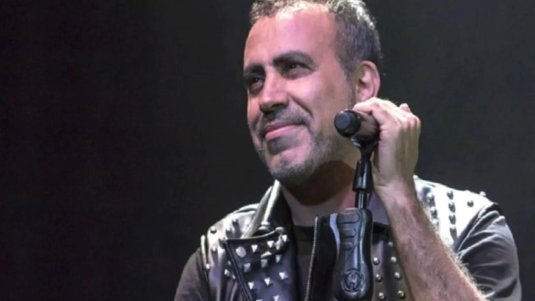 Haluk Levent konser sırasında rahatsızlandı